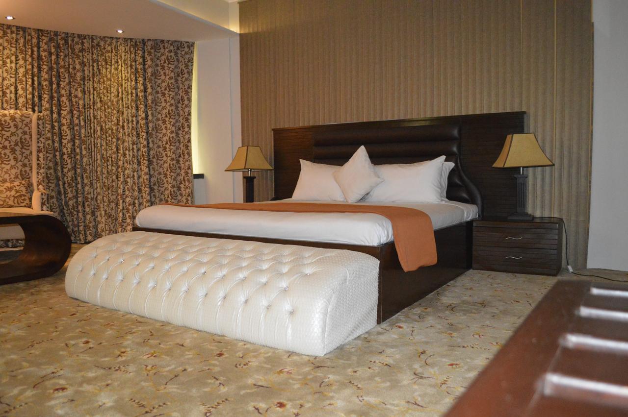 Fort Continental Hotel Peshawar Rom bilde